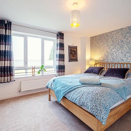 Апартаменты Modern Townhouse - Sleeps Up To 6 Мейденхед Экстерьер фото