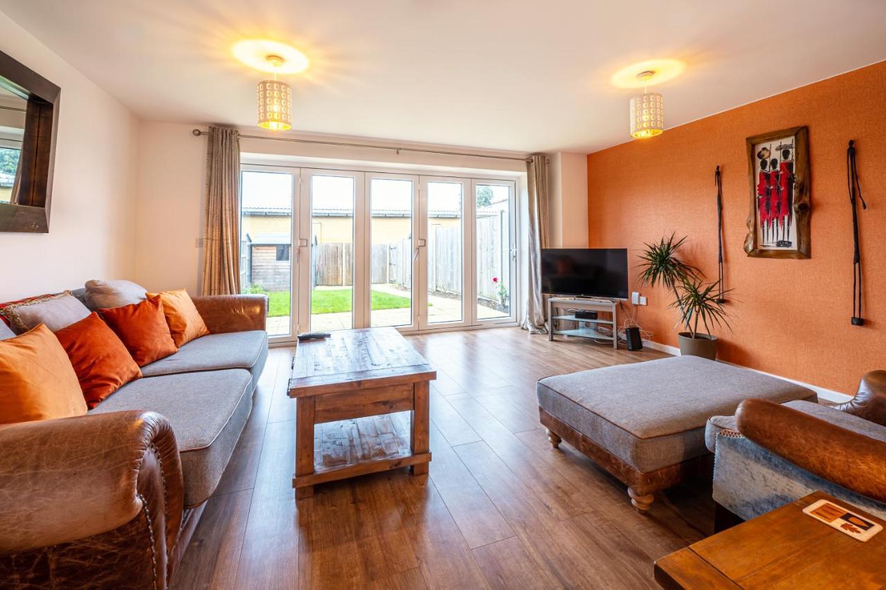 Апартаменты Modern Townhouse - Sleeps Up To 6 Мейденхед Экстерьер фото