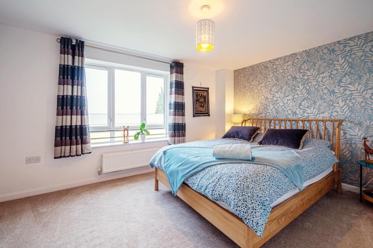 Апартаменты Modern Townhouse - Sleeps Up To 6 Мейденхед Экстерьер фото