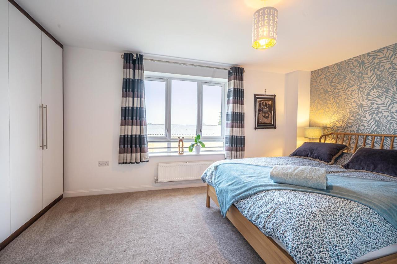 Апартаменты Modern Townhouse - Sleeps Up To 6 Мейденхед Экстерьер фото